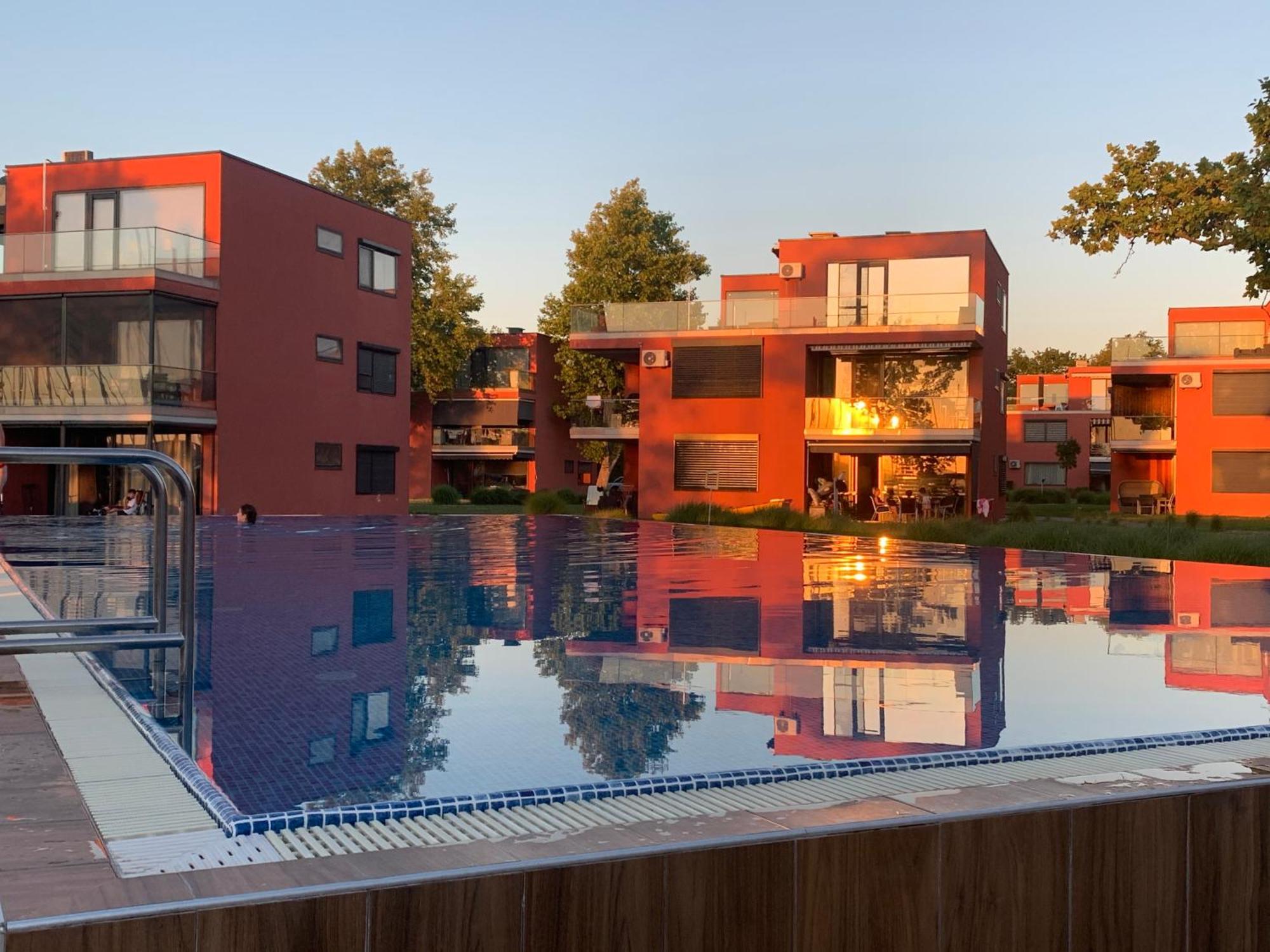 Bavaria Club Apartman Balatonlelle Exterior foto